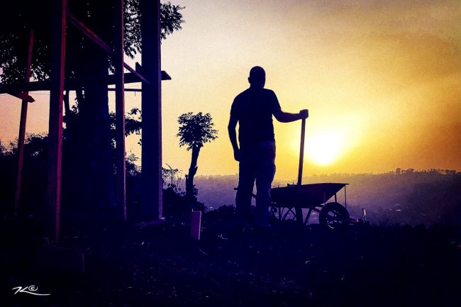 Image Une maison sur la tombe du p&egrave;re&hellip;